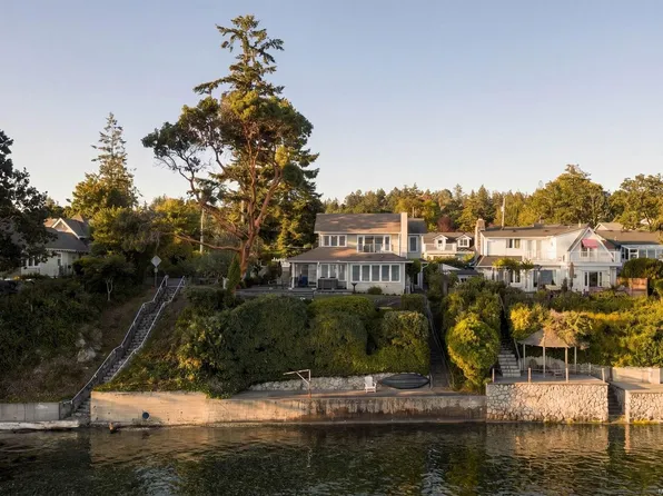 10652 Madrona Dr, North Saanich, BC V8L 5L8