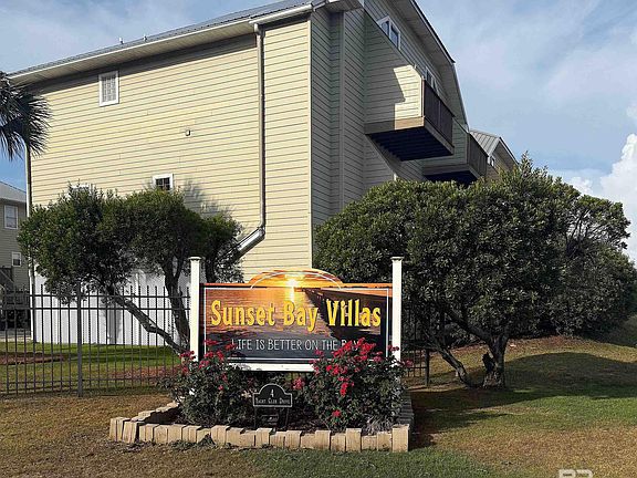 3rd image of 4 Yacht Club Dr APT 9