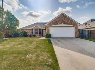 801 Countryside Dr, Aubrey, TX 76227