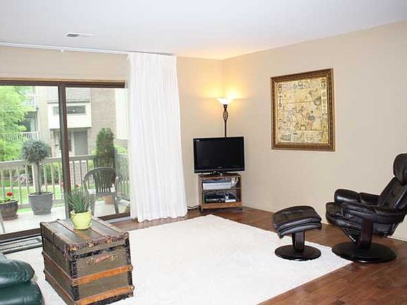 4th image of 500 E Woodingham Dr #12