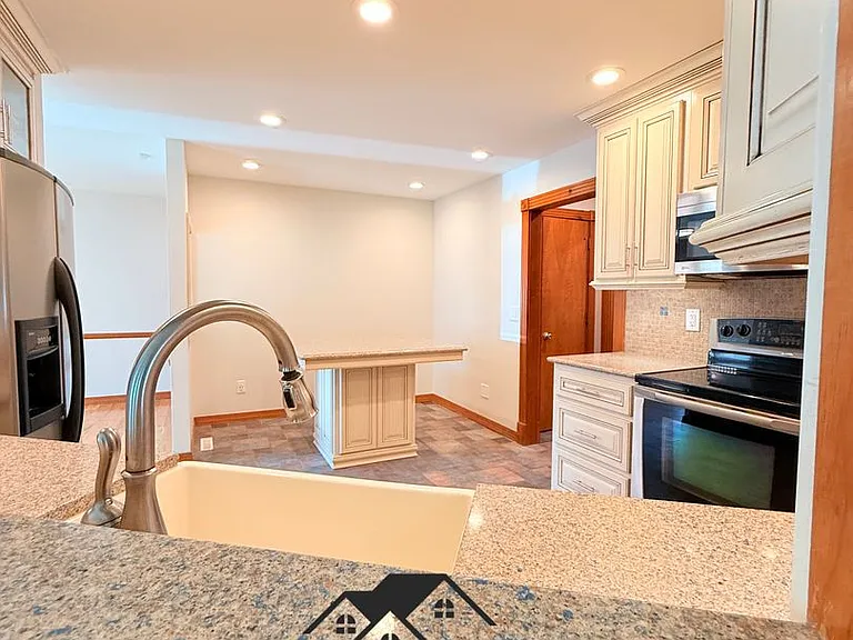 1182 E Evans St — Photo 6