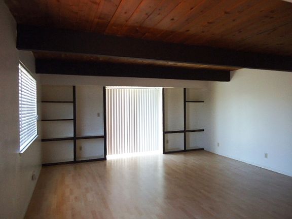 4th image of 1575 Valle Vista Ave
