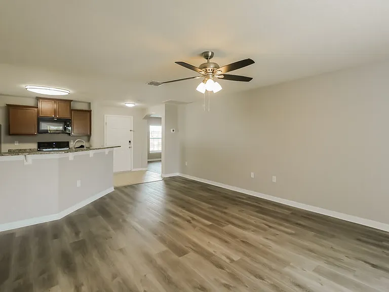 6742 Wirevine Dr — Photo 5