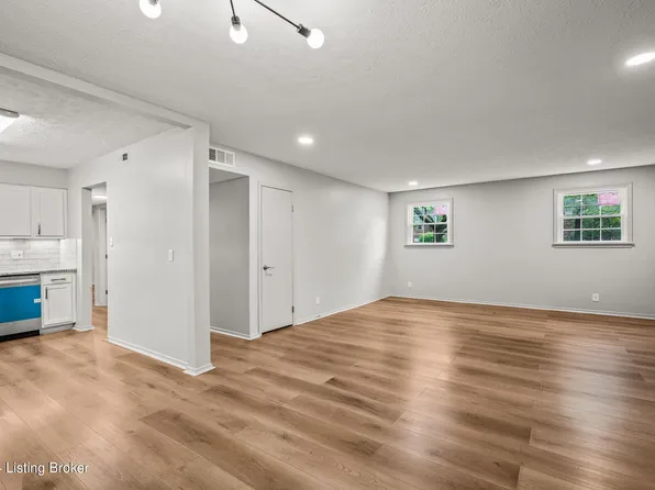 8132 Lake Ter APT F3, Louisville, KY 40222