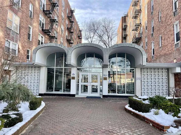 54-40 Little Neck Pky Parkway #6U, Little Neck, NY 11362