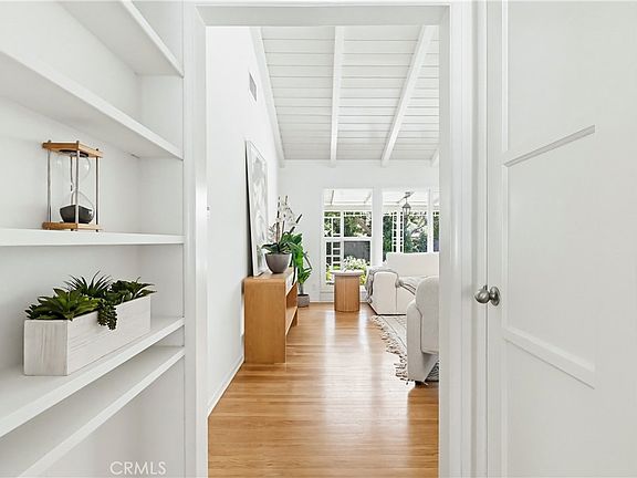 4th image of 13036 Magnolia Blvd