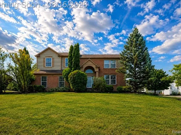 4433 Brighton Dr, Grand Blanc, MI 48439