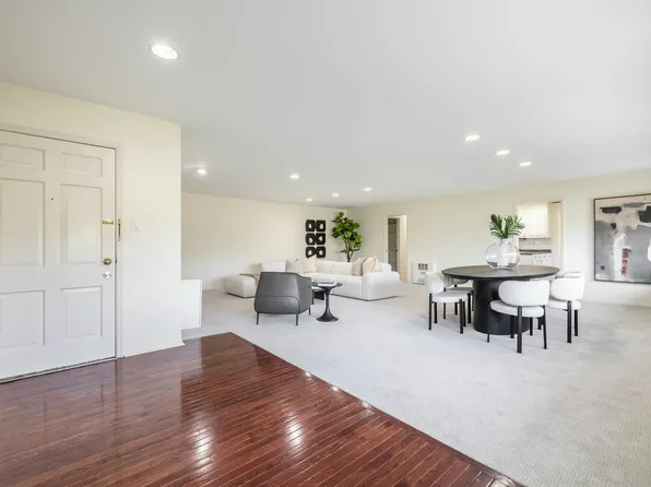 2205 S Holly St APT 5, Denver, CO 80222