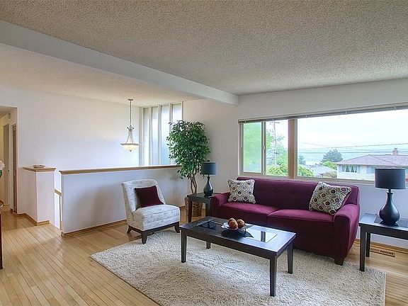 2nd image of 17128 NE 5th Pl