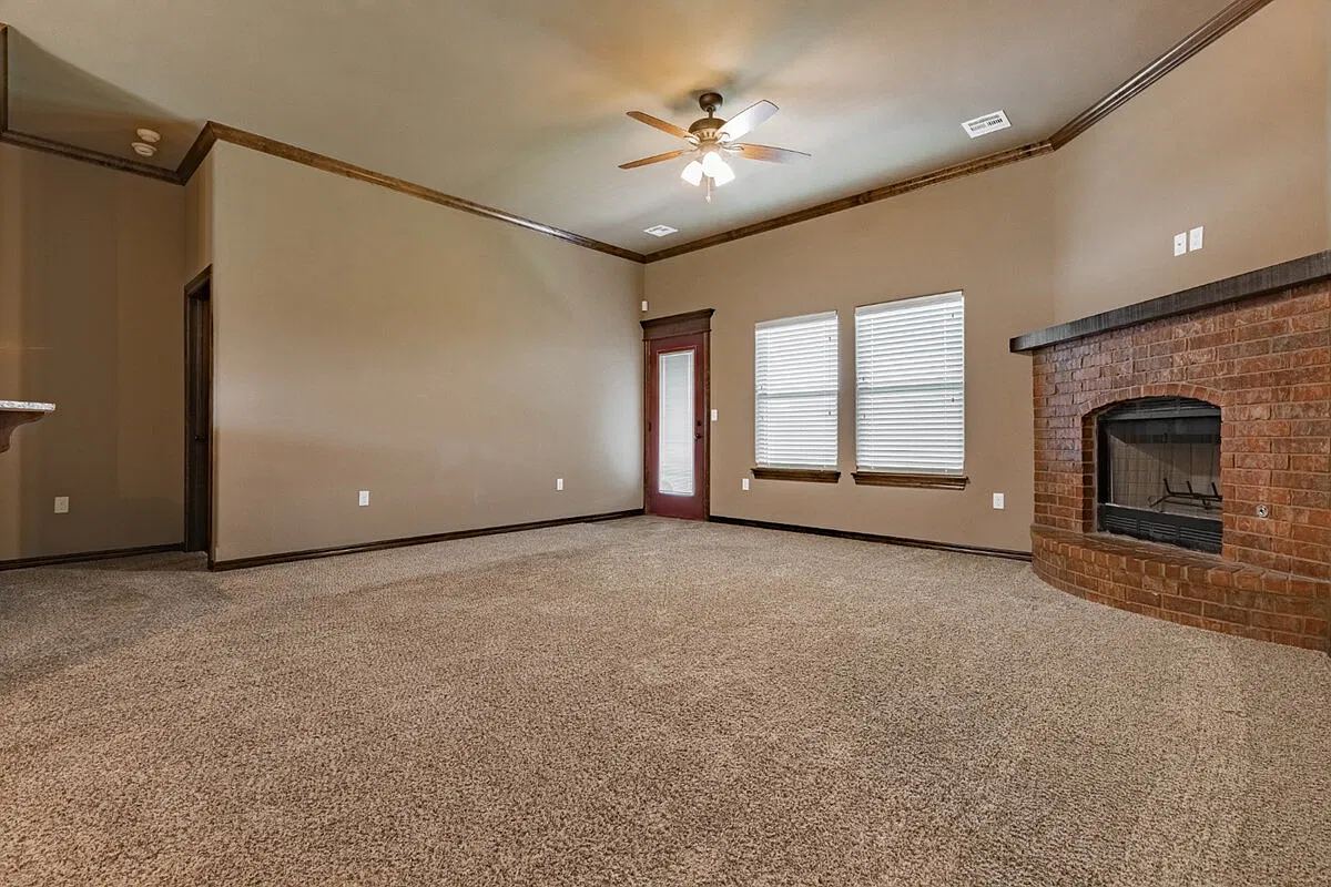 3 bed, 2.0 bath, 1515 sqft, $1,995 — Photo 2