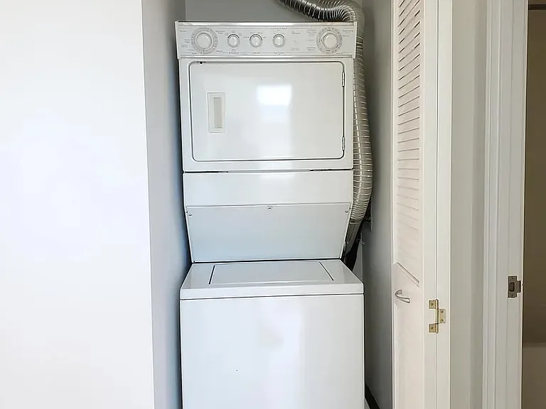 260 King St #673 — Photo 9