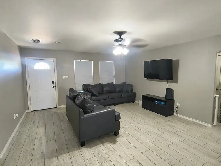 3804 Crockett St — Photo 3