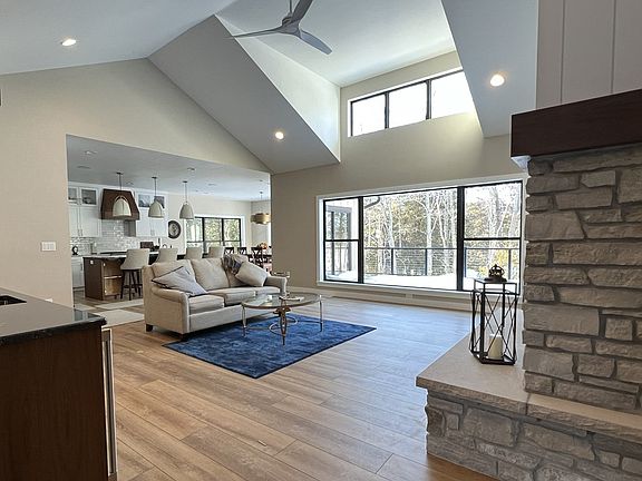 3rd image of 10617 Cove Ln #8