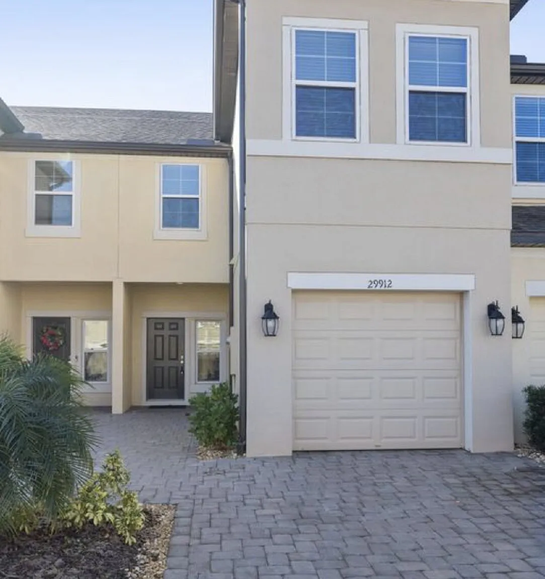 3 bed, 2.5 bath, 1853 sqft, $2,445 — Photo 2
