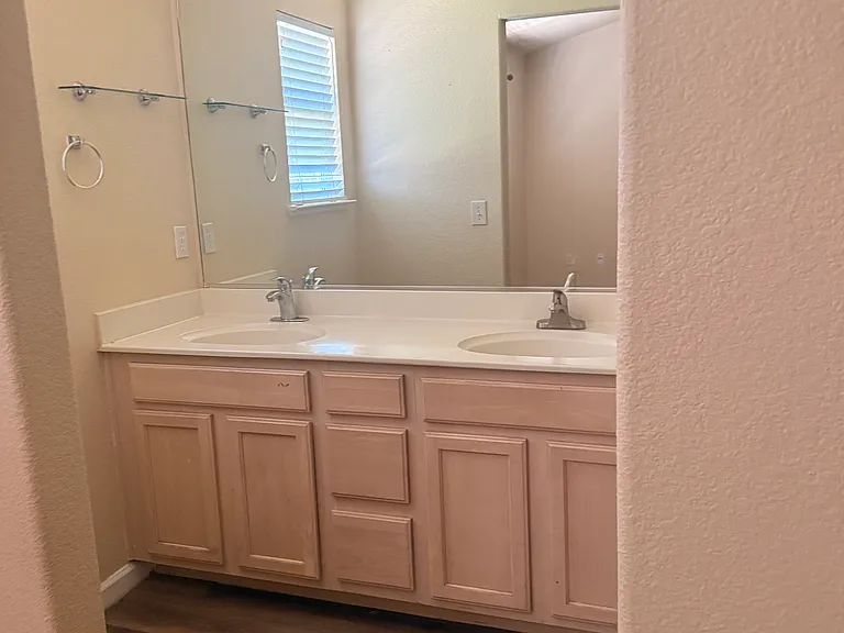 2712 Deborah Ln — Photo 8