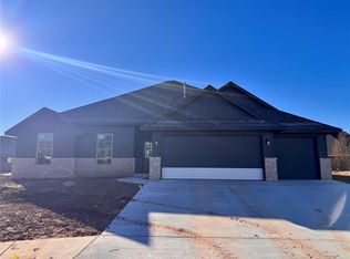 12700 Cobblestone Curve Rd, Oklahoma City, OK 73142