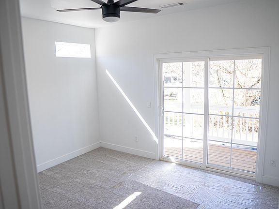 4th image of 688 S Willow Ave