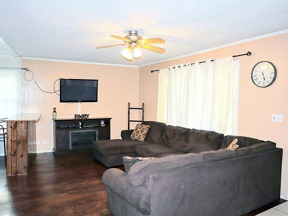3rd image of 17 Golfview Ln