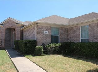 804 E Alexander Ln, Euless, TX 76040