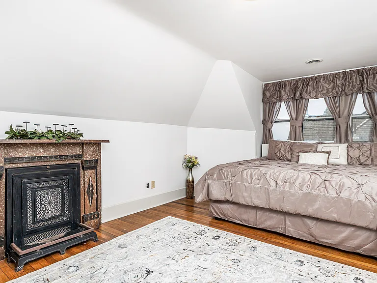 1155 Grove Ter — Photo 30