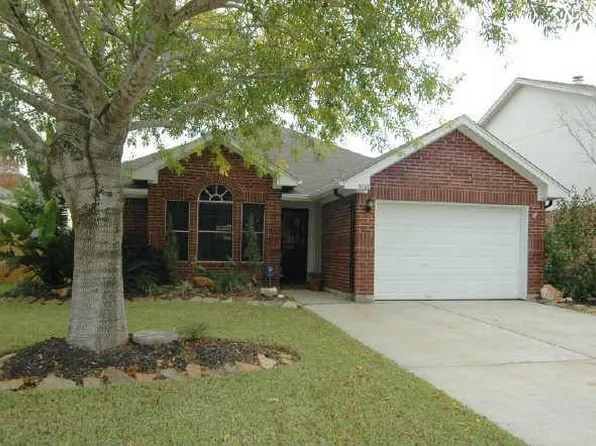 5716 Guadalupe Dr, Dickinson, TX 77539