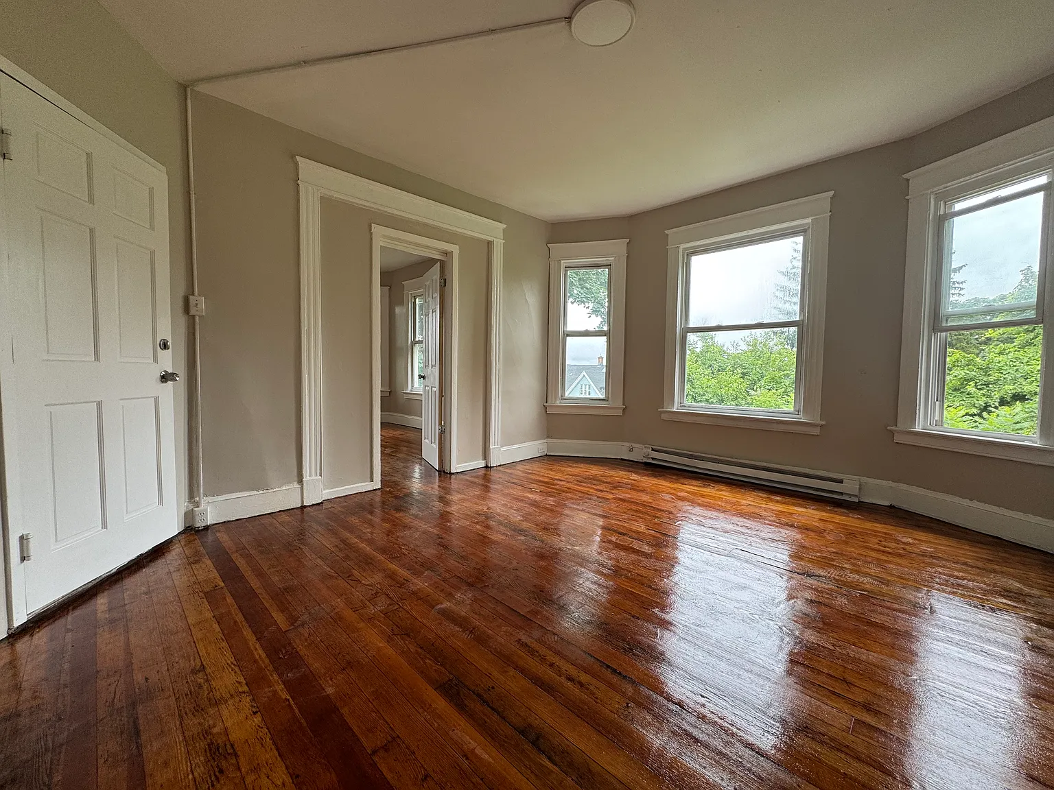 3 bed, 1100 sqft, $1,595 — Photo 1