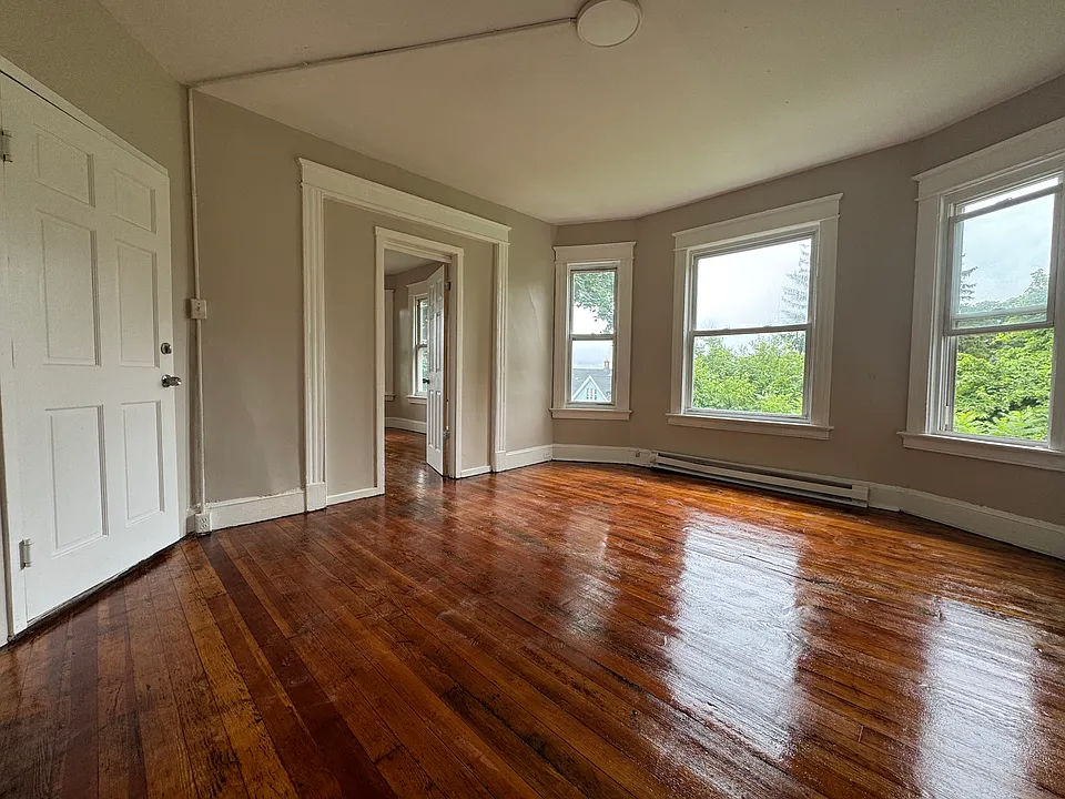 93 Easton Ave #2