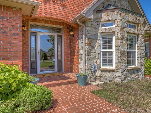 2nd image of 612 S Tallchief Ct