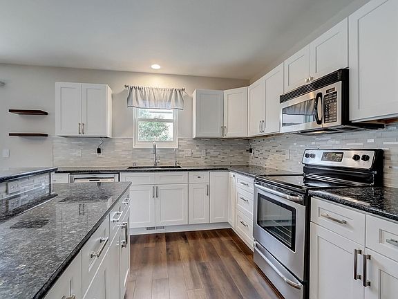 4th image of 8816 Hollybush Ln