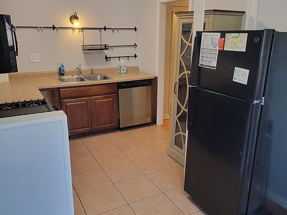 3rd image of 2836 Texas Ave S