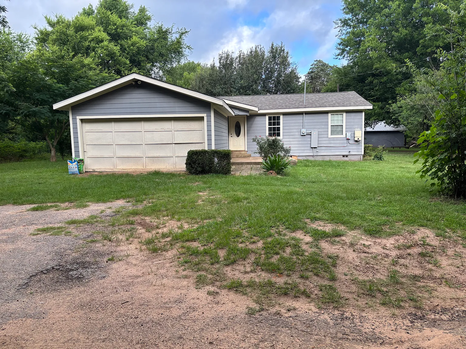 3 bed, 1400 sqft, $1,650 — Photo 1