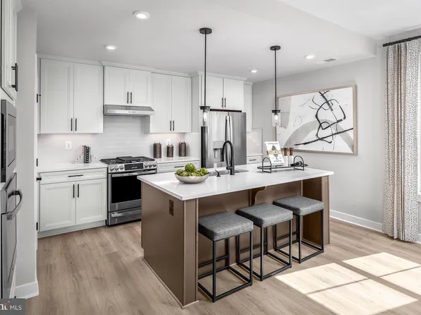 4504 Dakota Pl, Woodbridge, VA 22193