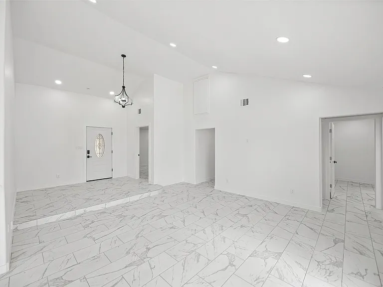 12831 Nyack Dr — Photo 18