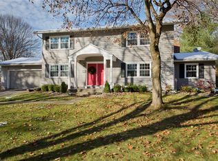 158 Greenbrier Dr, Chagrin Falls, OH 44022