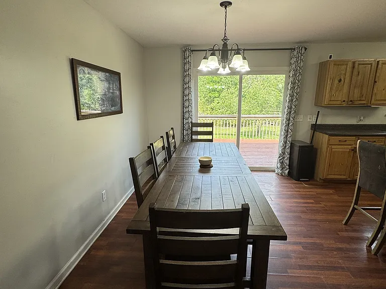 105 Larkins Dr — Photo 8