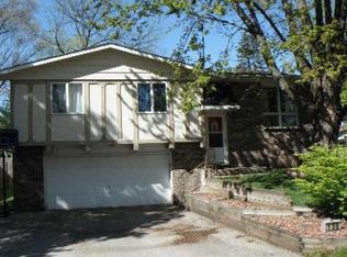 130 Northern Ter, Island Lake, IL 60042