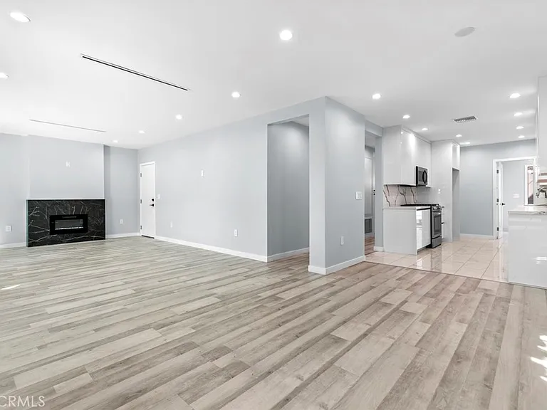 545 Ivy — Photo 2