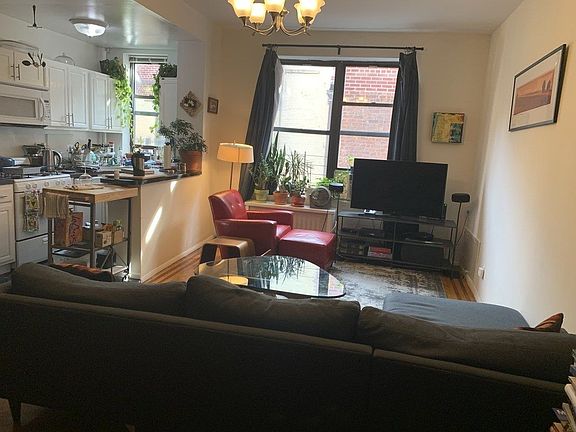 2nd image of 316 W 94th St APT 6B
