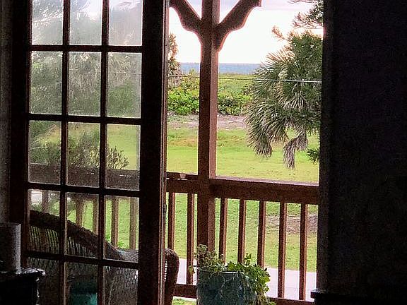 5th image of 1611 Surfside Dr