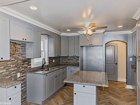 5th image of 207 E 170th St