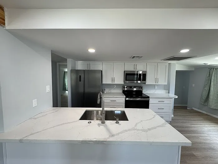 3 bed, 3.0 bath, 1354 sqft, $2,195 — Photo 2