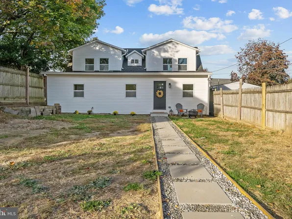 1814 Market St, Upper Chichester, PA 19061