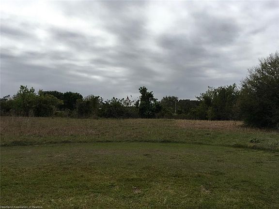3rd image of 122 Blue Moon Ave