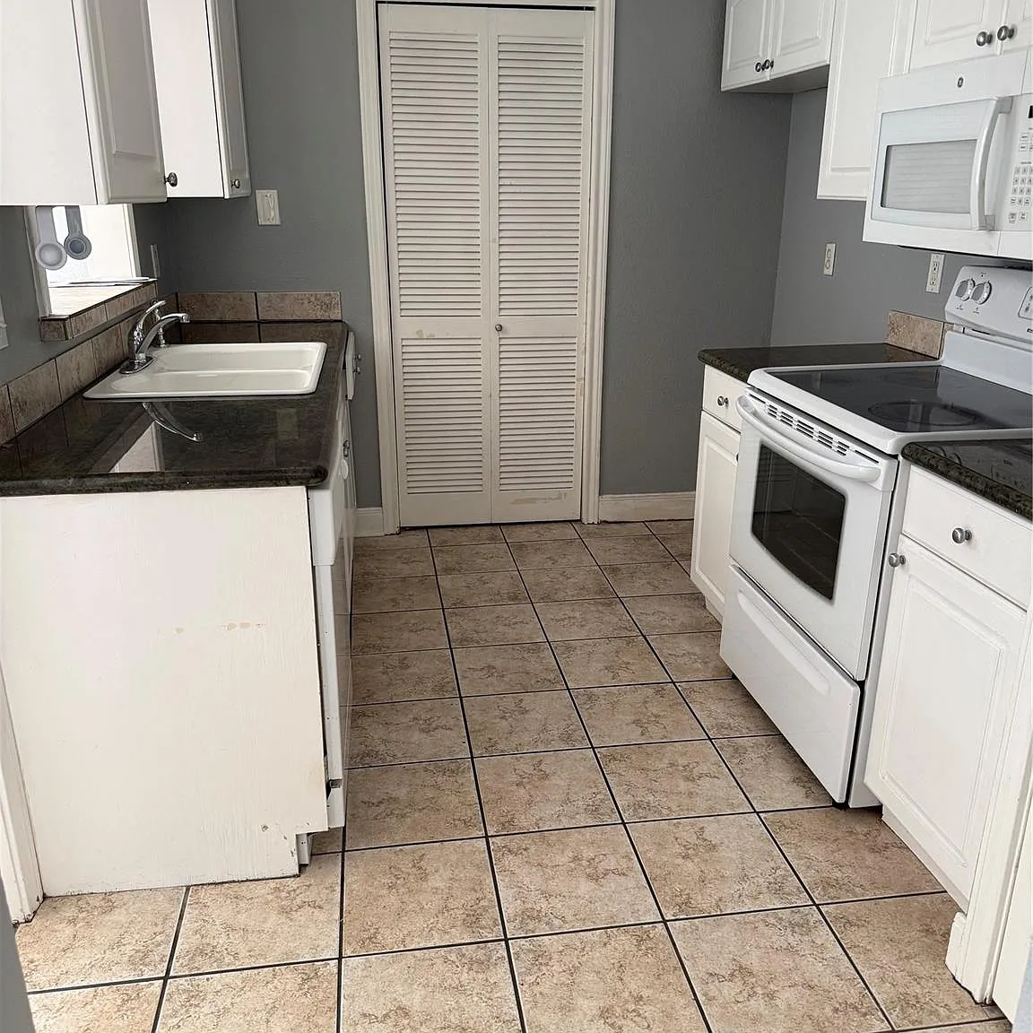2 bed, 2.5 bath, 1316 sqft, $1,800 — Photo 4