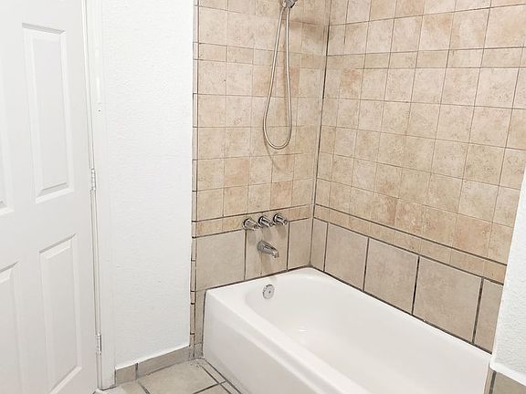 4th image of 405 N Effie St