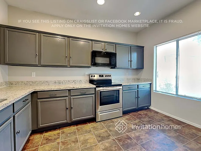 11226 W Garfield St — Photo 8