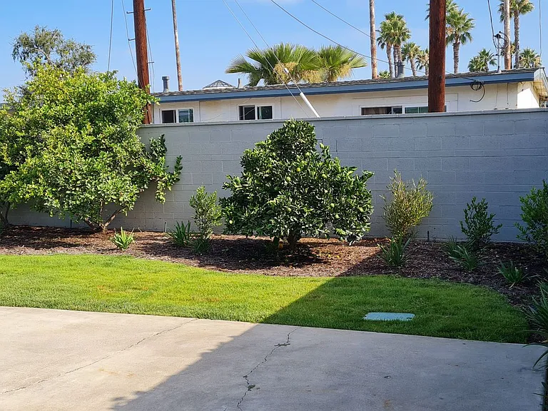 Newly Renovated 3 Bedroom Home in Orange — Photo 20