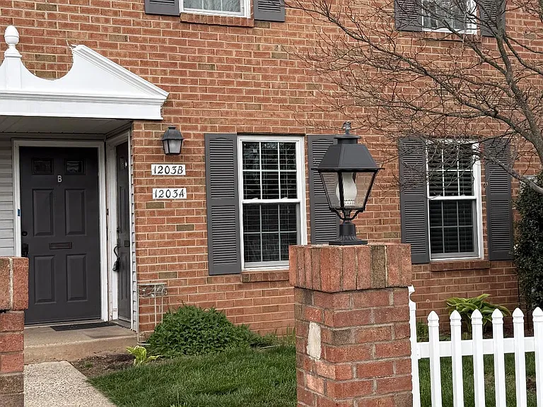 1203 Crosshill Ct — Photo 1