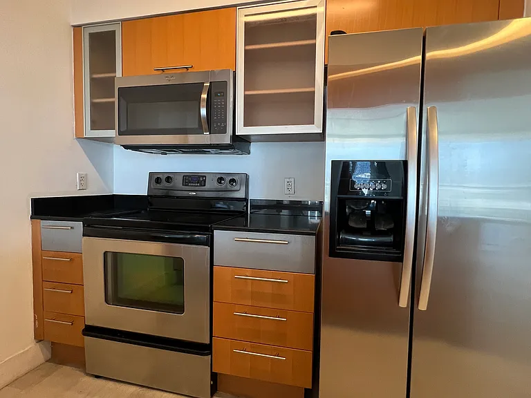 1750 N Bayshore Dr #0 — Photo 5