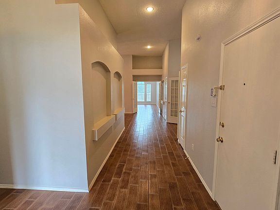 3rd image of 1268 Topeka Dr